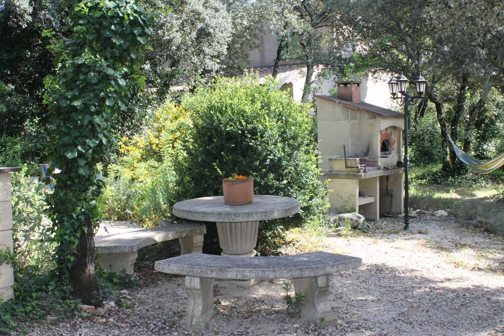 A L'Est D'Uzes Villa Saint-Siffret Eksteriør bilde