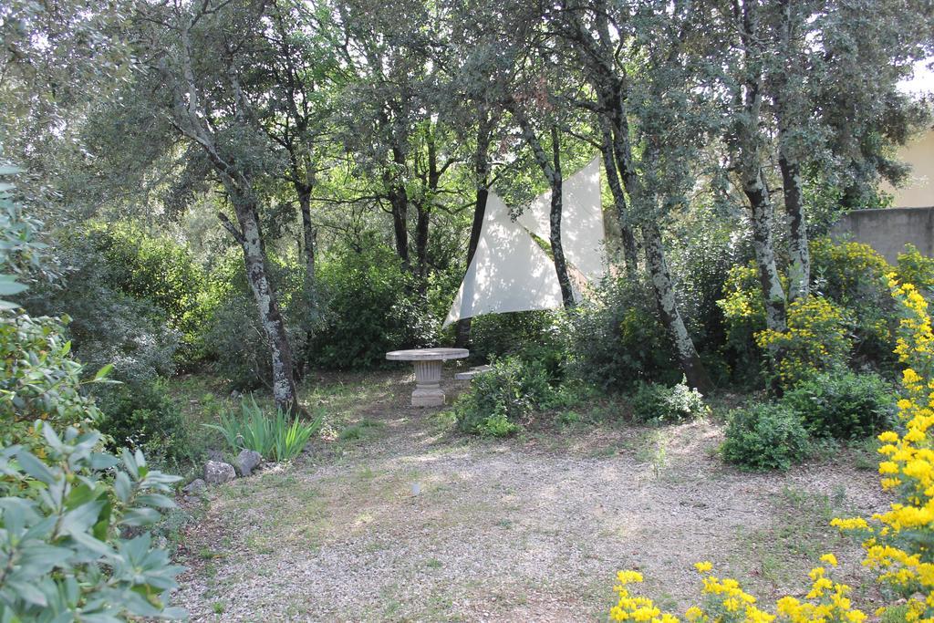 A L'Est D'Uzes Villa Saint-Siffret Eksteriør bilde